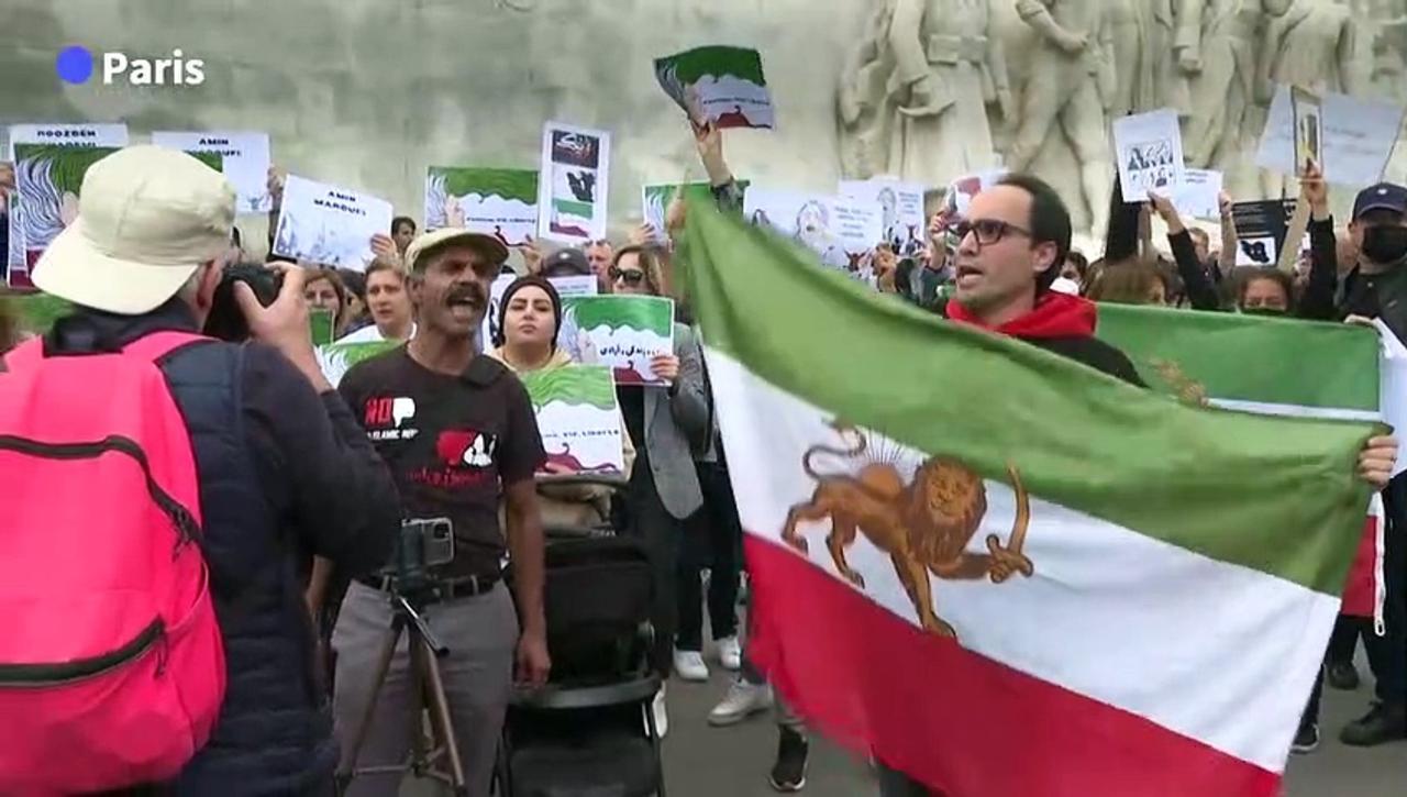 Parisians demonstrate in support of Iran protest movement