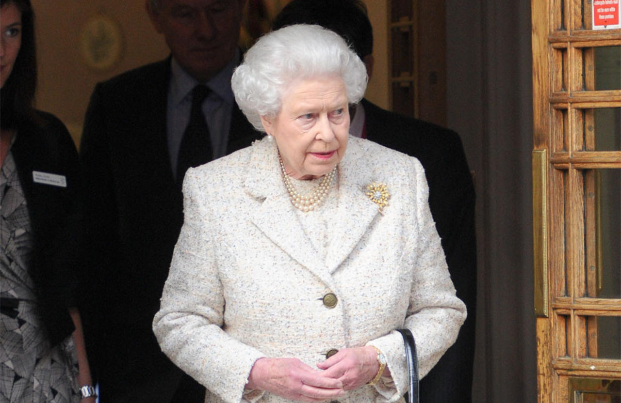 What did Queen Elizabeth talk about on Coronation Street set?