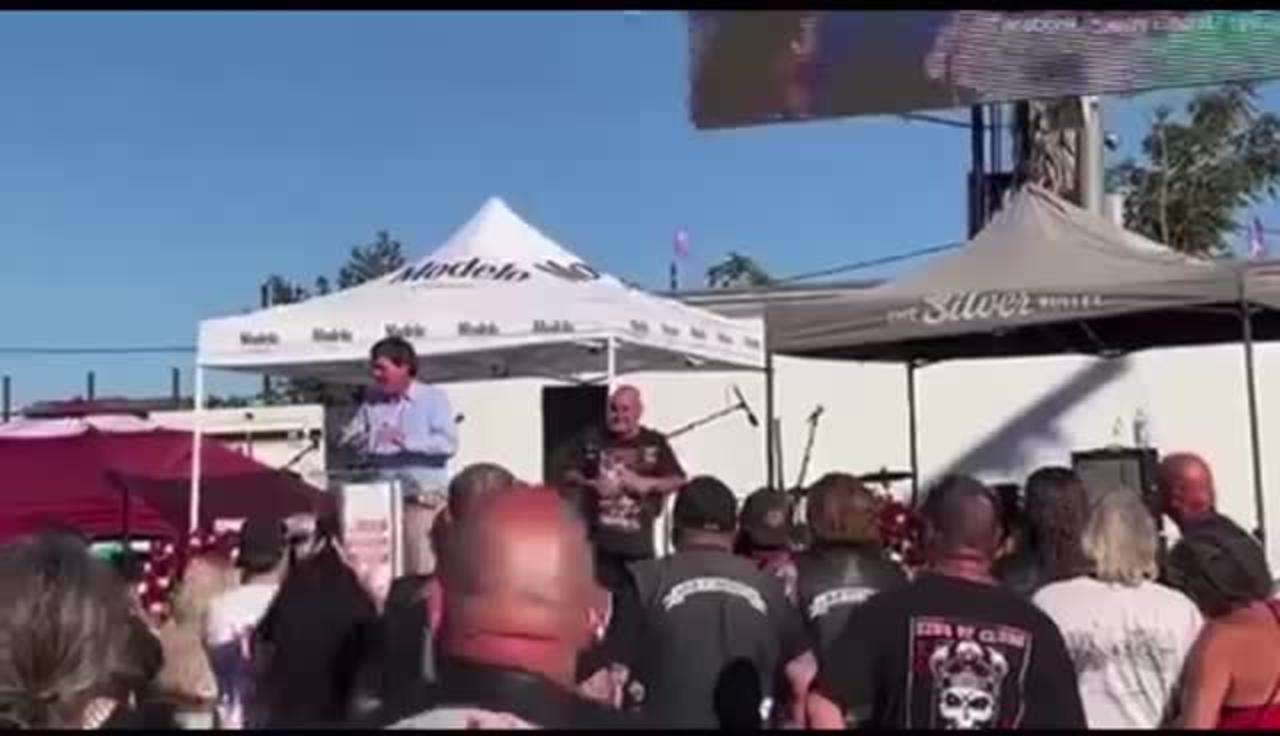 Tucker Carlson turned up at the funeral of Hells Angels leader.