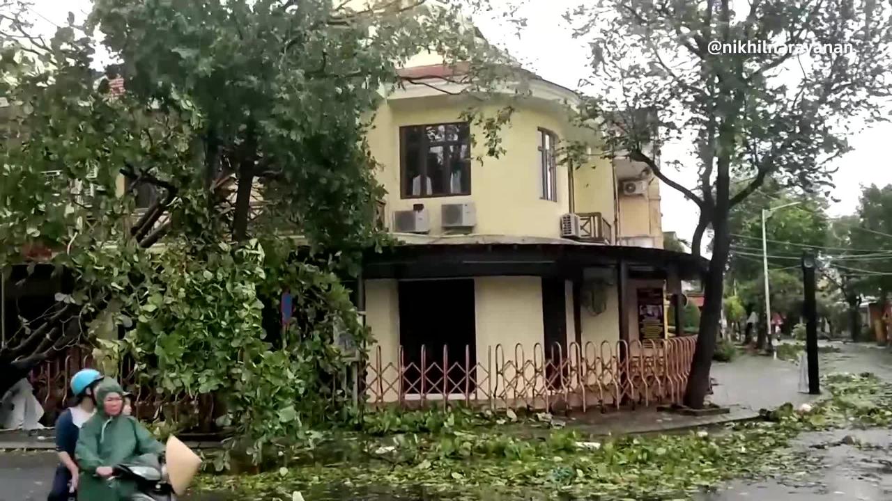 Typhoon Noru floods streets in Vietnam
