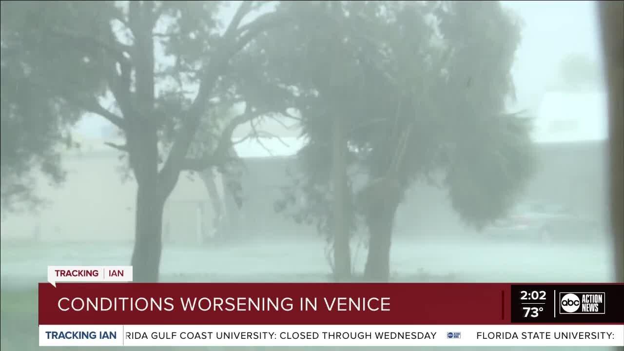 Michael Paluska in Sarasota County | Hurricane Ian conditions are worsening in Venice. Reporter Michael Paluska updates the wind