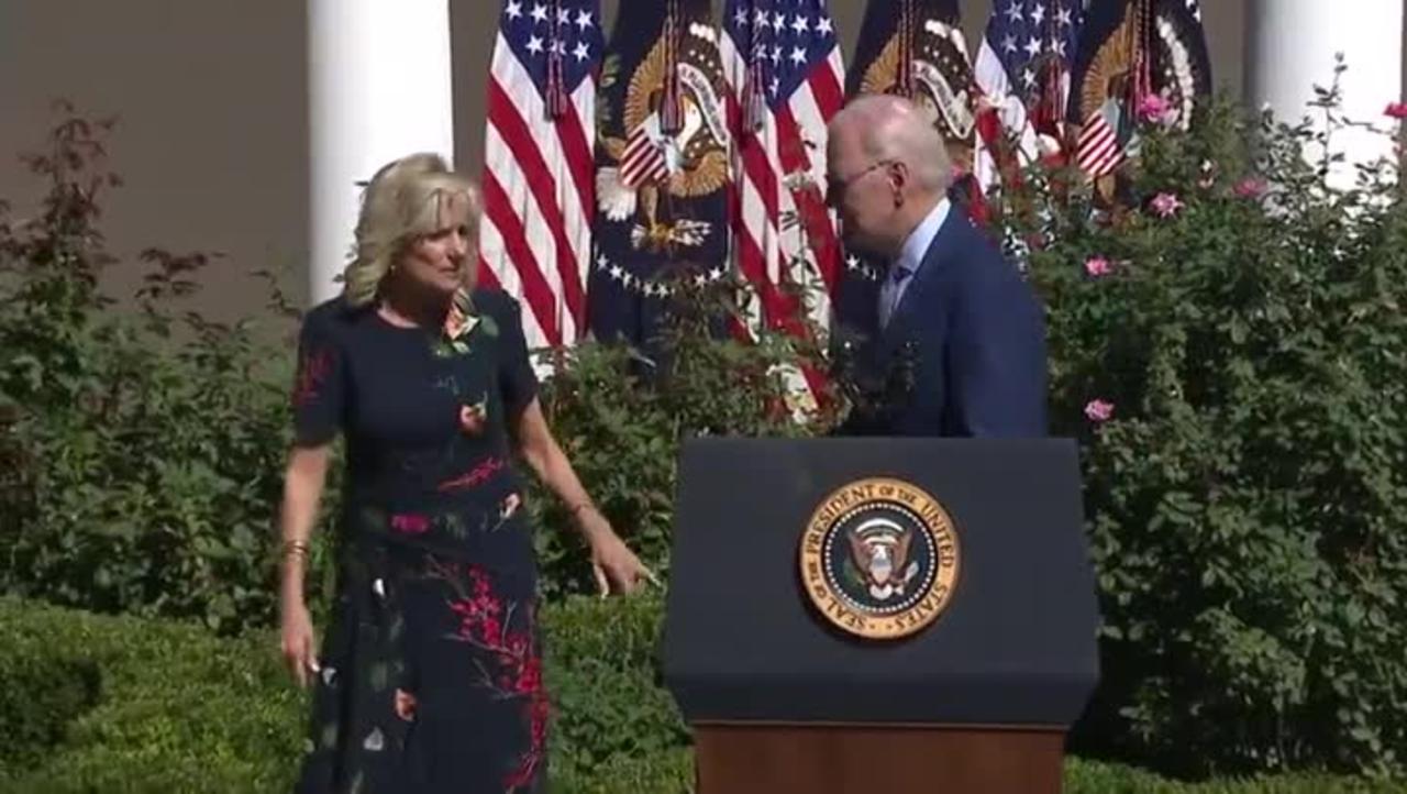 Jill to Joe Biden: "You go down this way."