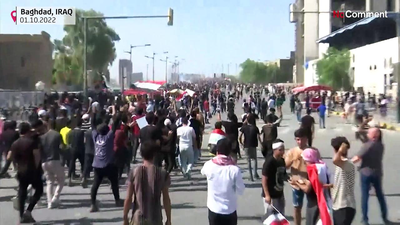 Iraqi protesters clash with security forces during rally in Baghdad