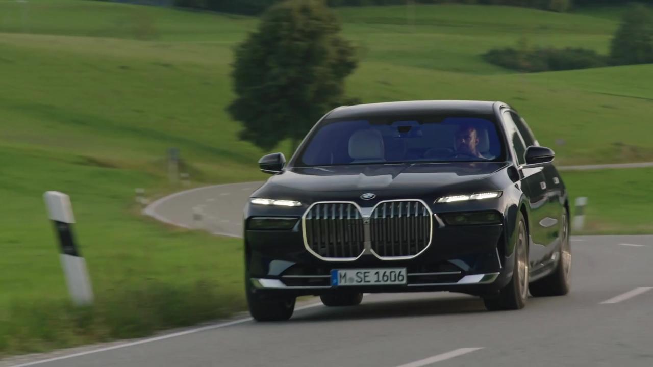 The new BMW 740d xDrive Driving Video