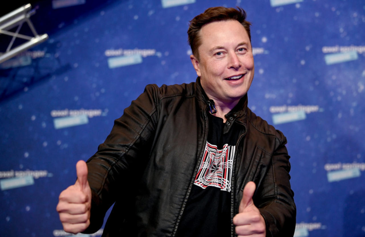 Elon Musk offers to complete $44 billion Twitter takeover