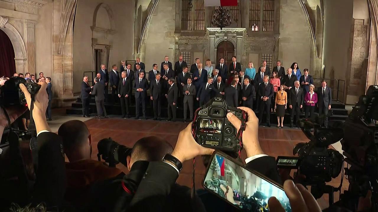 PM joins European leaders for summit photo