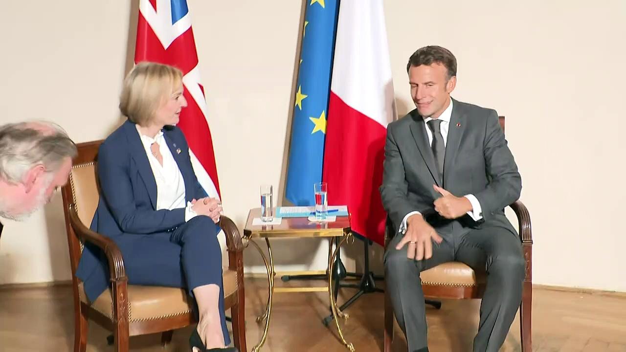 Liz Truss holds bilat with President Macron