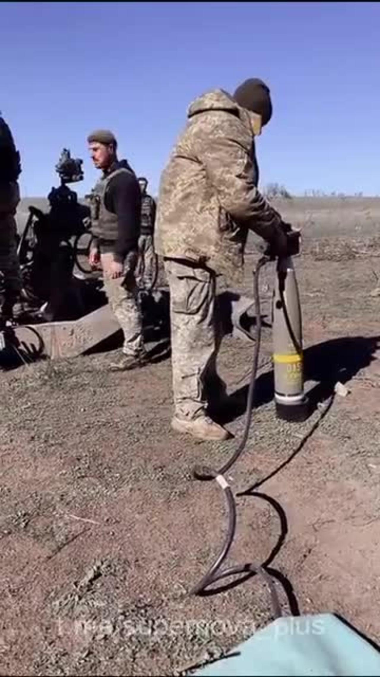 Ukrainian artillerymen prepare M982 Excalibur