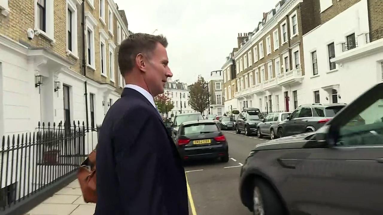 Hunt departs home for 10 Downing Street