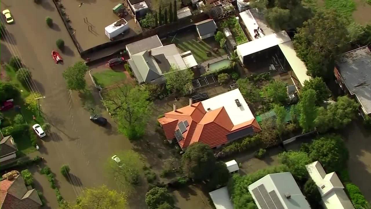 Melbourne floods will 'break records' - State Premier