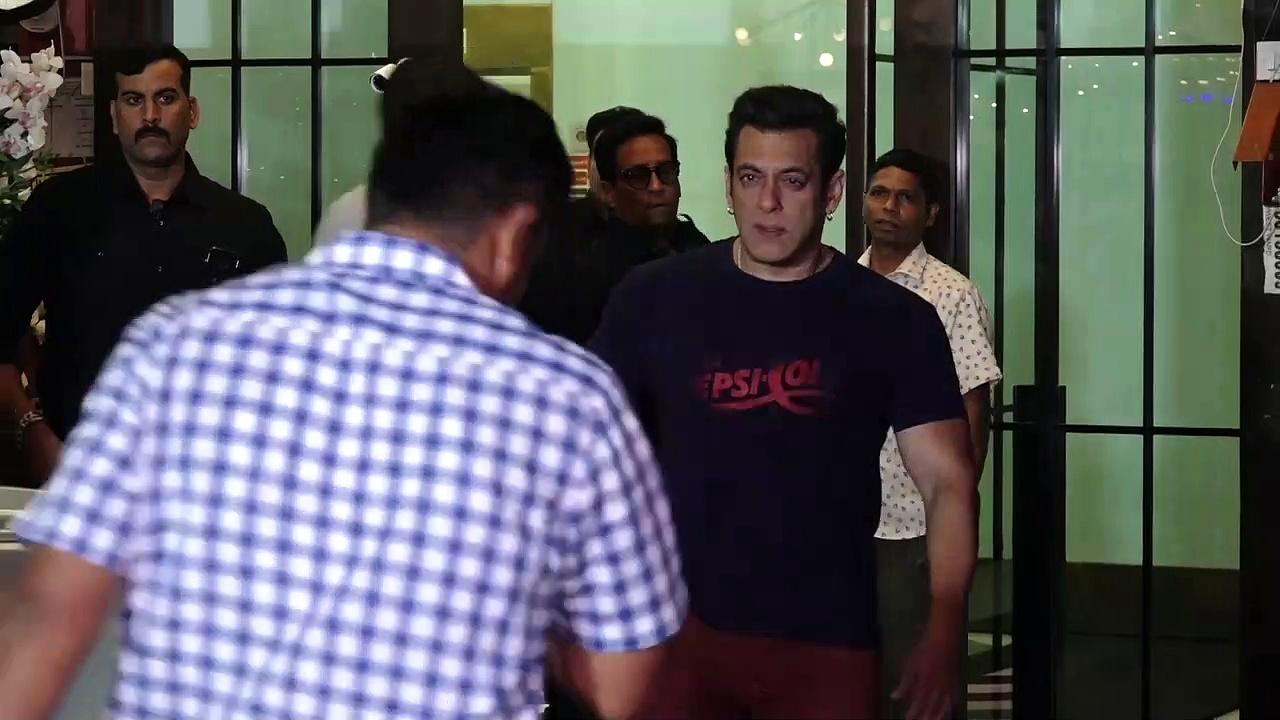 Salman Khan teases fans with shirtless pic on Bhai Dooj