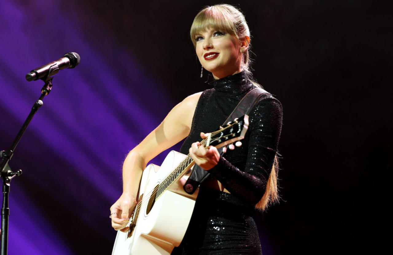 Taylor Swift makes history by dominating the entire top 10 of Billboard Hot 100