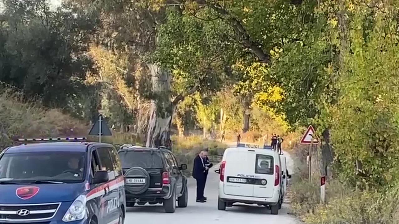 Makina përplas çiftin me biçikletë në Vlorë, gruaja në gjendje të rëndë