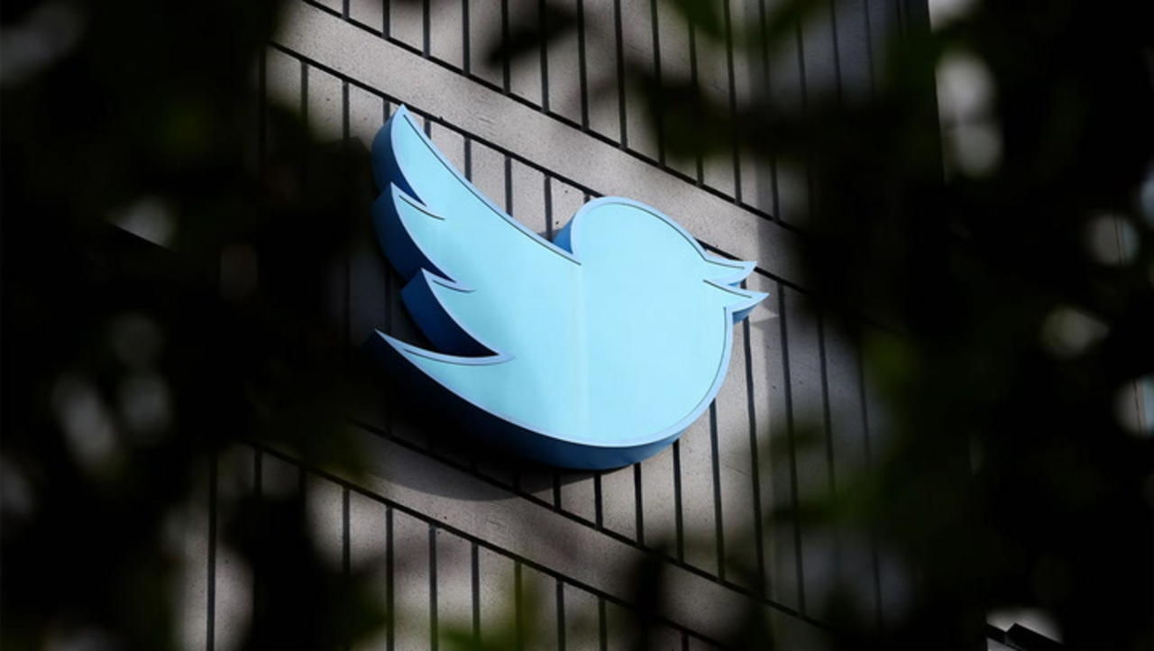 Mass Layoffs to Hit Twitter on Friday, Employees Told in Email | THR News