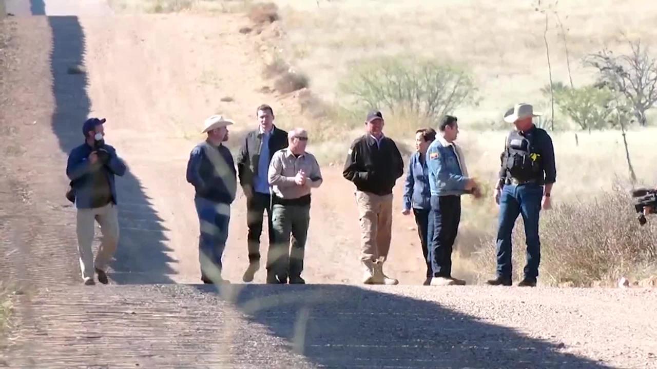 Republican Arizona candidate tours Mexico border