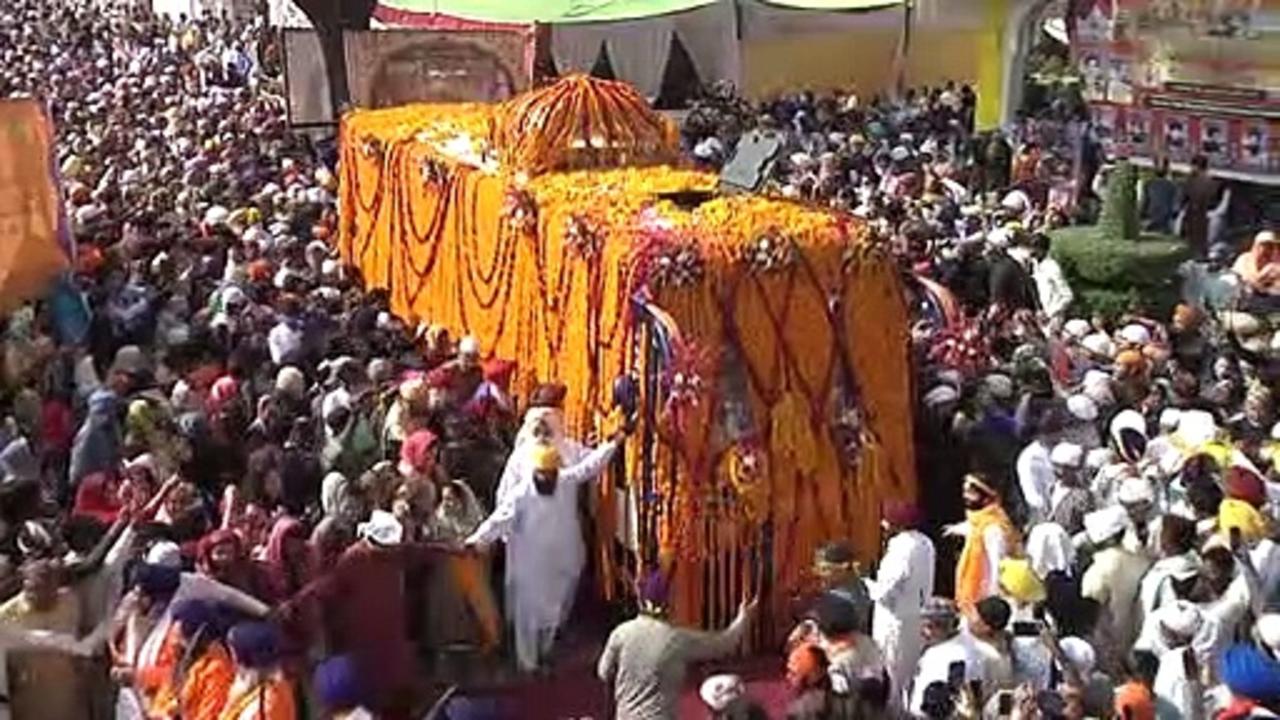 Sikhs gather in Pakistan to celebrate founder's birth