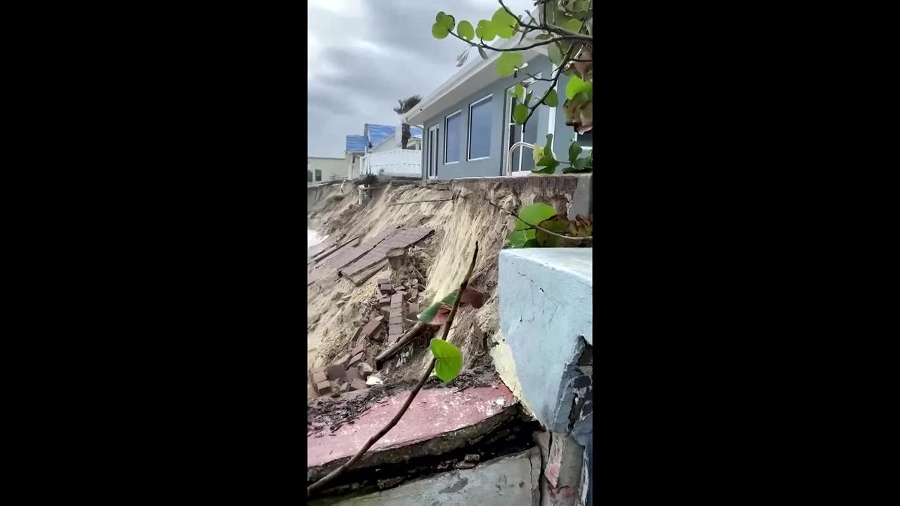 Storm Nicole slams into Florida coast