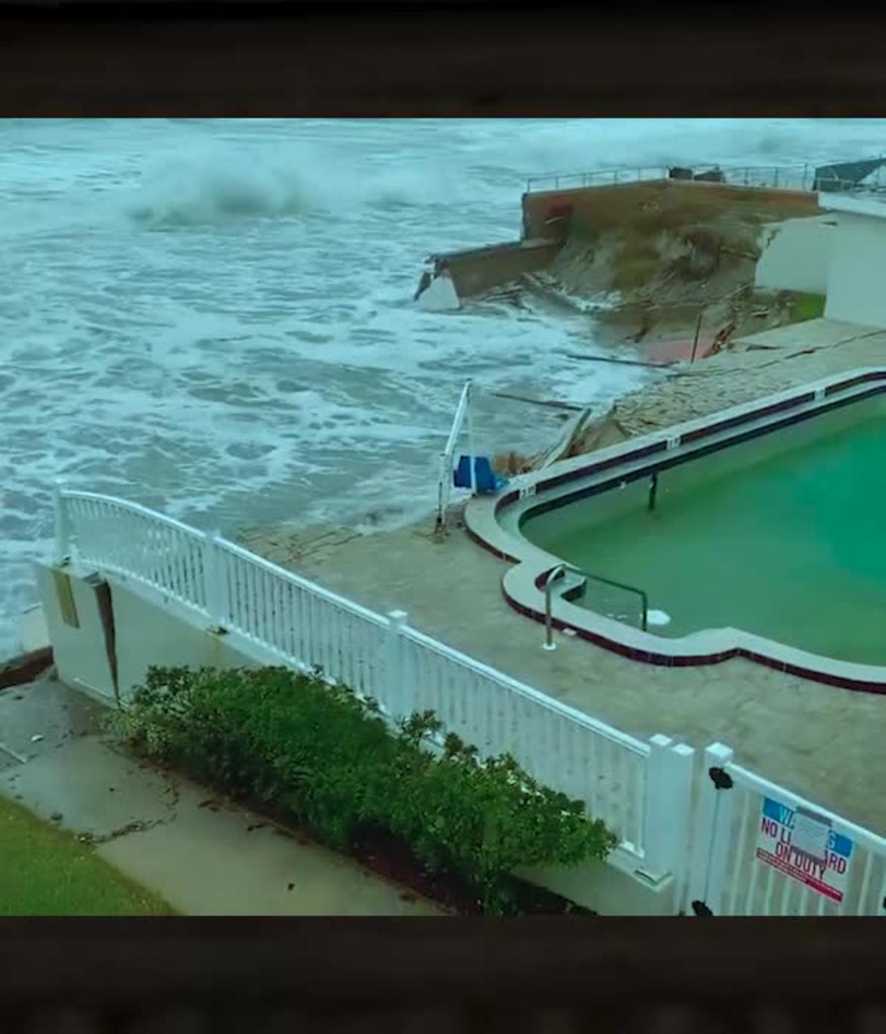 Crazy footage of hurricane Nicole in Florida! Storm surge, flooding and extreme winds