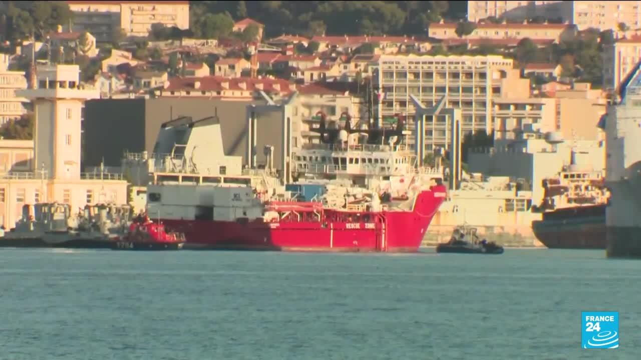 Ship carrying 230 migrants docks at French port