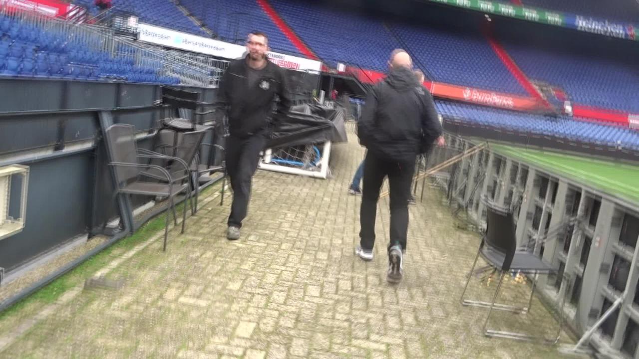 Rondleiding Kuip Feyenoord Rotterdam, rondje rond het veld gewandeld.