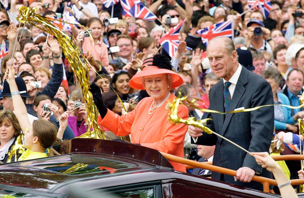 Queen Elizabeth didn't like her her hands, celebrity photographer reveals