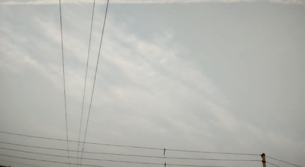 Strange Smoke trails seen in the sky at Hardoi-Sawaizpur road, Hardoi