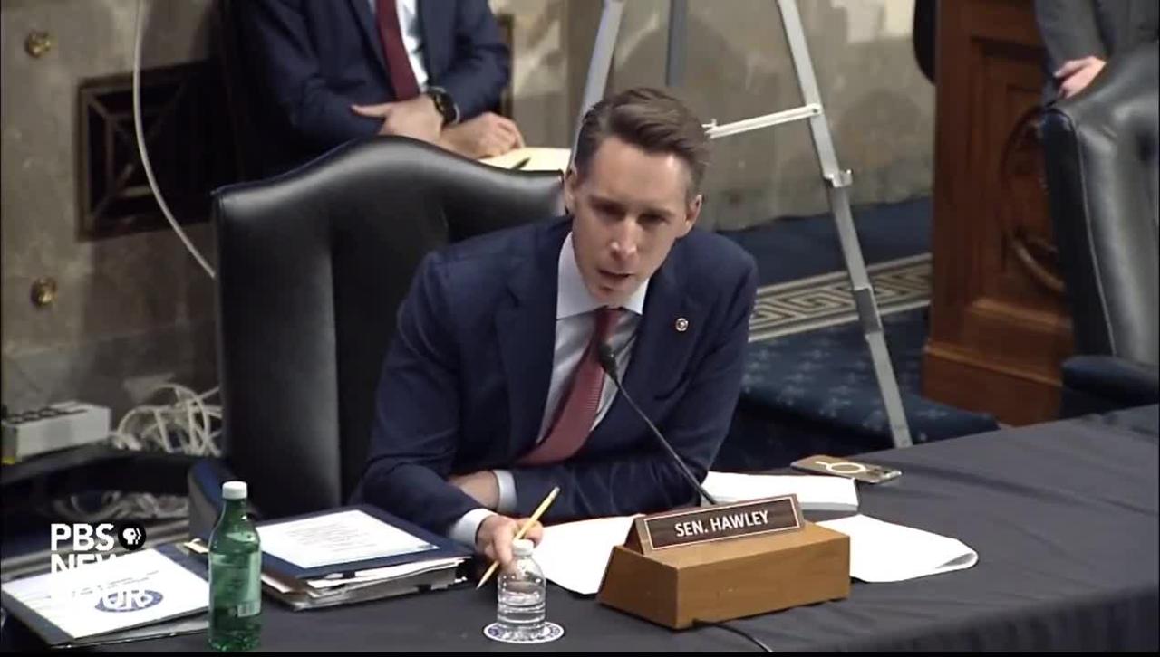 Sen. Josh Hawley Slams Disgraced FBI Dir. Chris Wray for Leaving Oversight Hearing Early to Go on Vacation