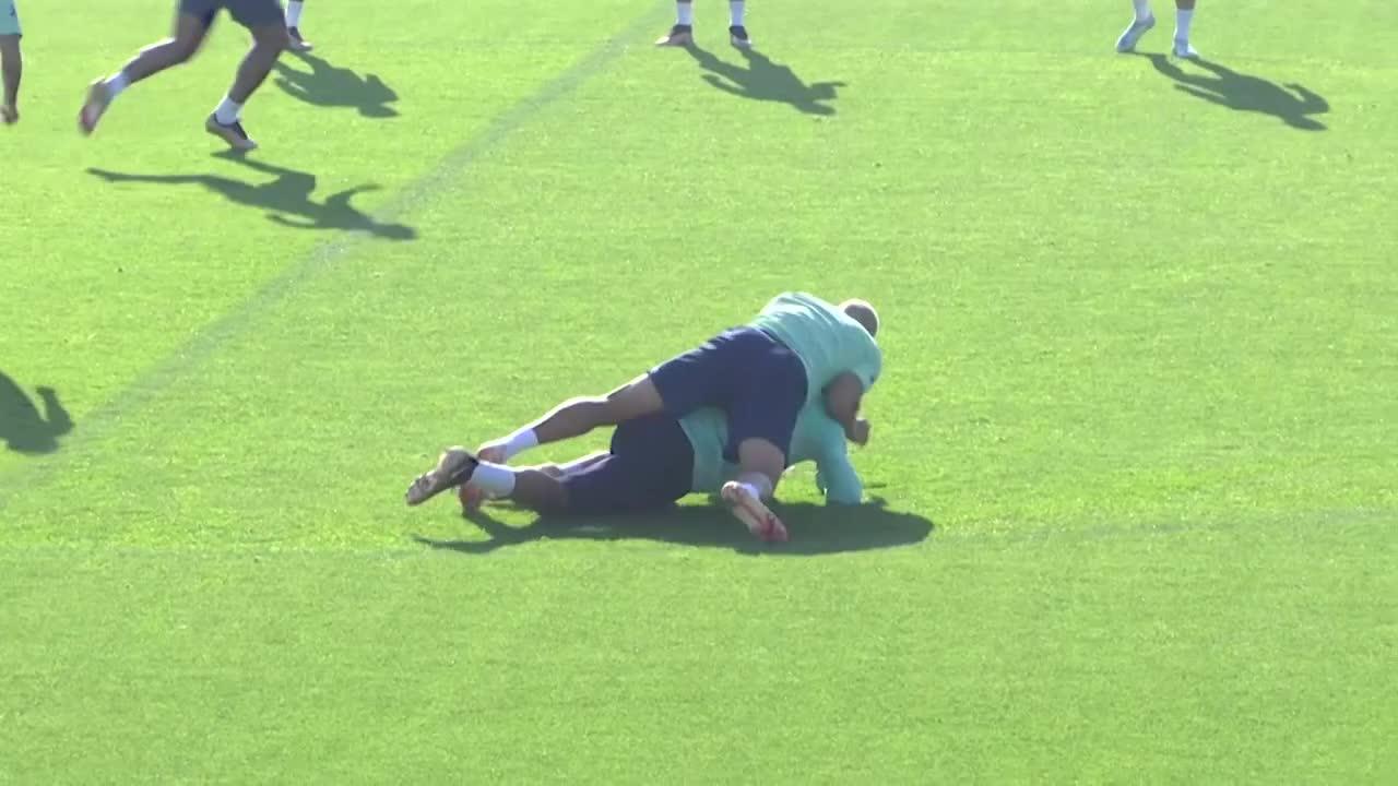 Moment: Casemiro nearly wipes out Richarlison with wild tackle in Brazil training | 2022 World Cup