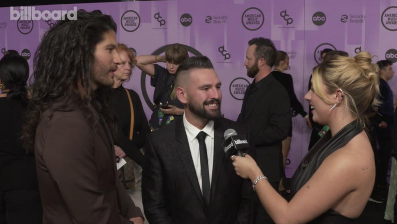 Dan + Shay On New Song “Holiday Party” & What It’s Like Writing Christmas Songs in the Summer | AMAs 2022
