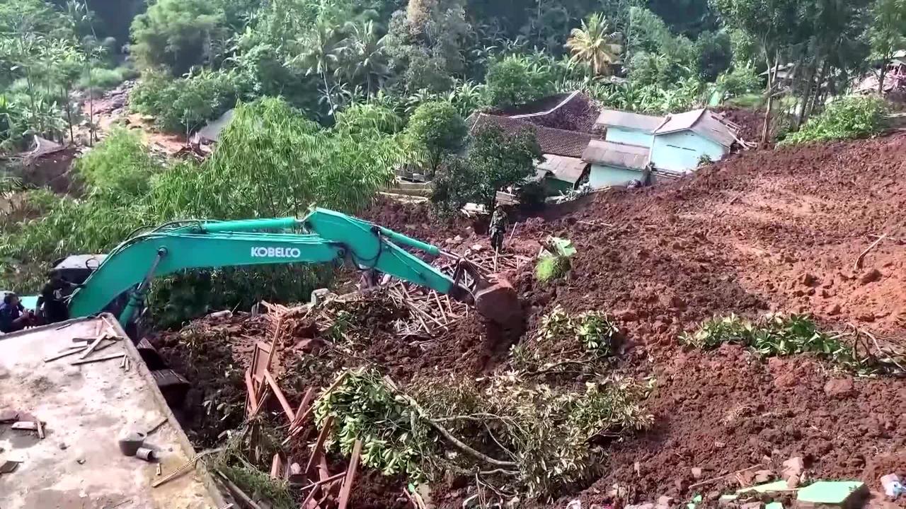 Over 160 dead from Indonesia quake - authorities