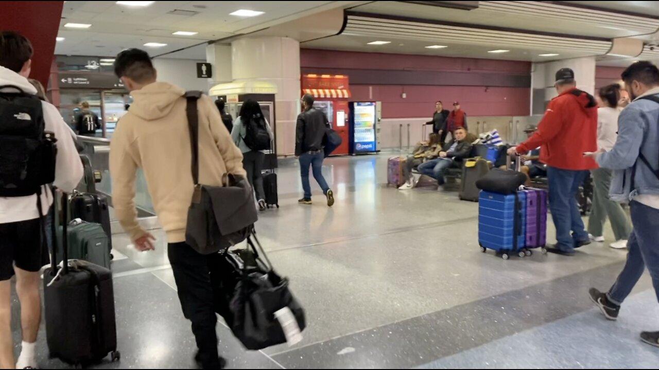 Nearly 1 million Thanksgiving travelers expected at Harry Reid International this week