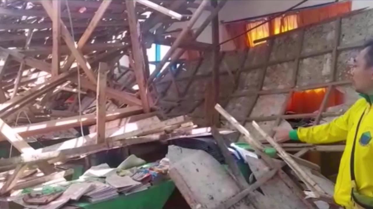 Death toll Indonesia earthquake in Indonesia rises to 318 people