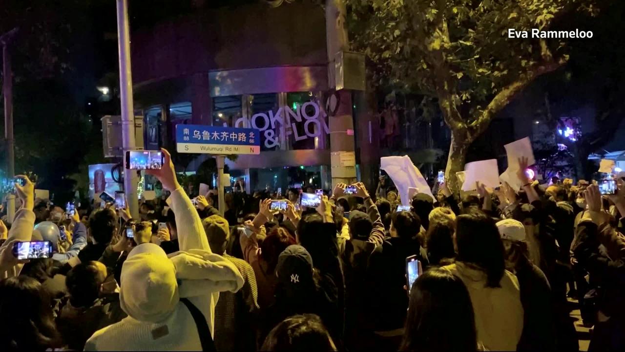 Why China's COVID protesters hold up blank paper