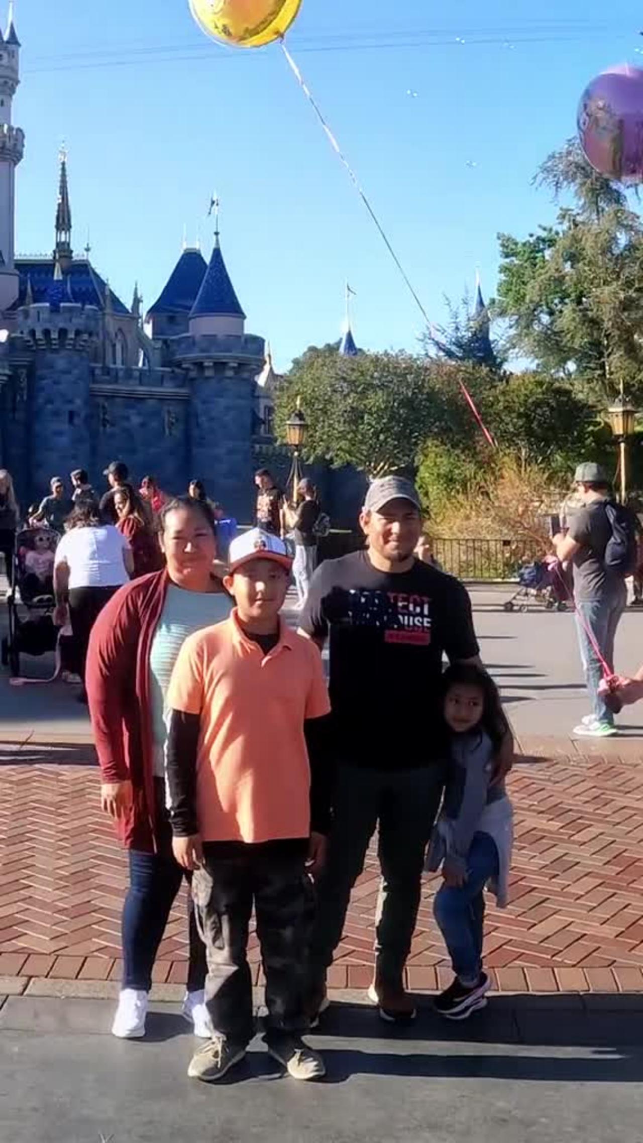 I asked a random family to go to Disney Land and THIS happened 🥺❤️
