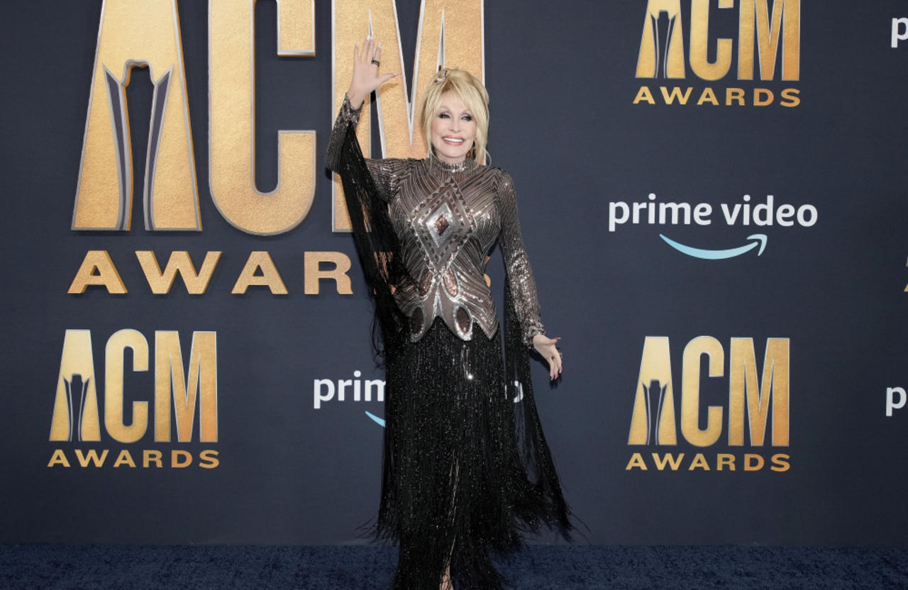 Dolly Parton shed tears after Jeff Bezos' donation
