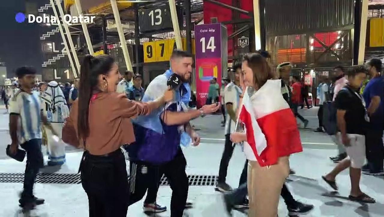 Argentina World Cup fan proposes to Polish girlfriend outside stadium