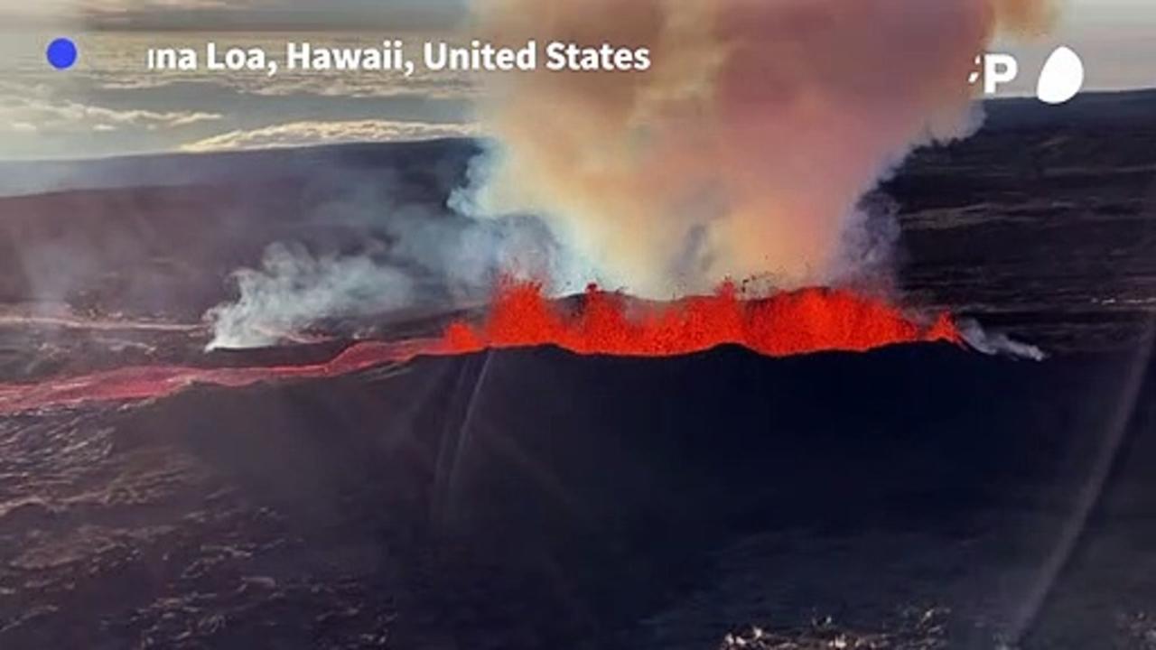 Lava flow from Mauna Loa in Hawaii