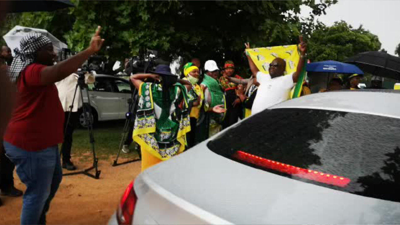Watch: Ramaphosa supporters singing and dancing outside Nasrec ahead of NEC meeting