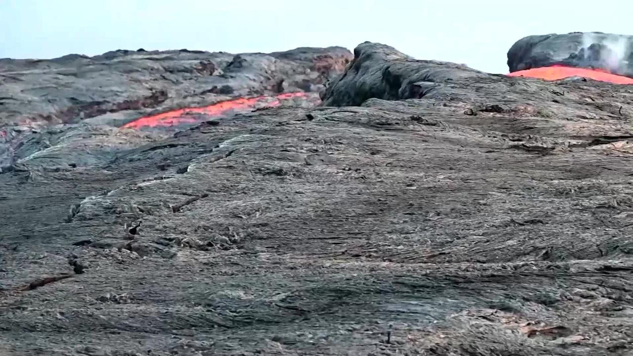 Video shows fast-moving lava flow from Mauna Loa