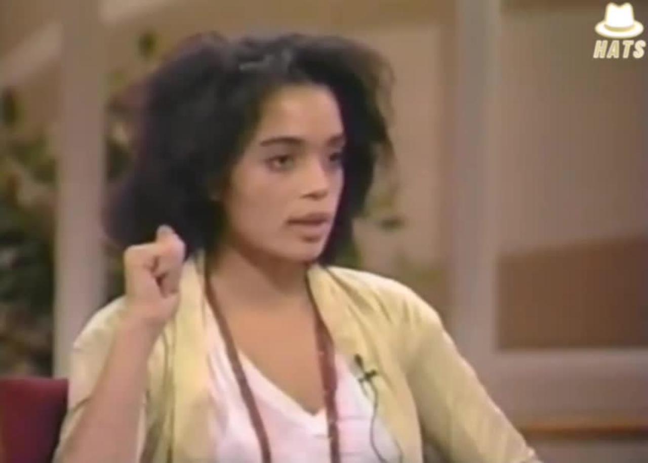 Actress Lisa Bonet warning us of the dangerous effects of vaccinating children.