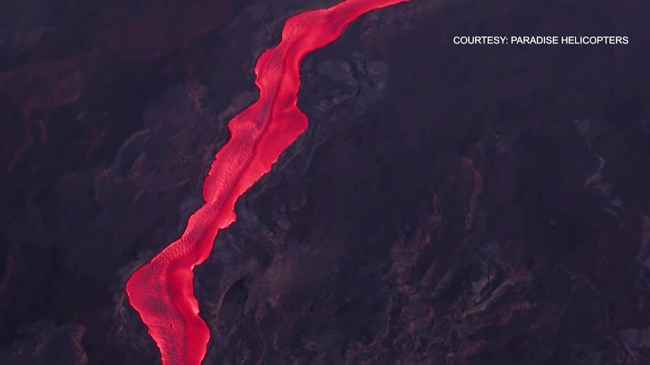 Lava spews from Hawaii's Mauna Loa volcano