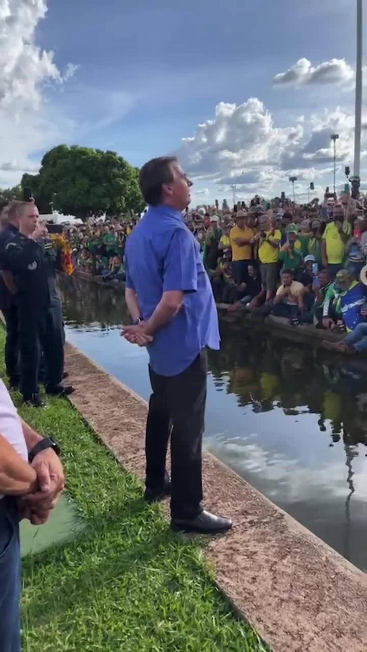 ÍNTEGRA DO PRONUNCIAMENTO DO PRESIDENTE BOLSONARO Á POPULAÇÃO, EM FRENTE AO PALÁCIO DA ALVORADA