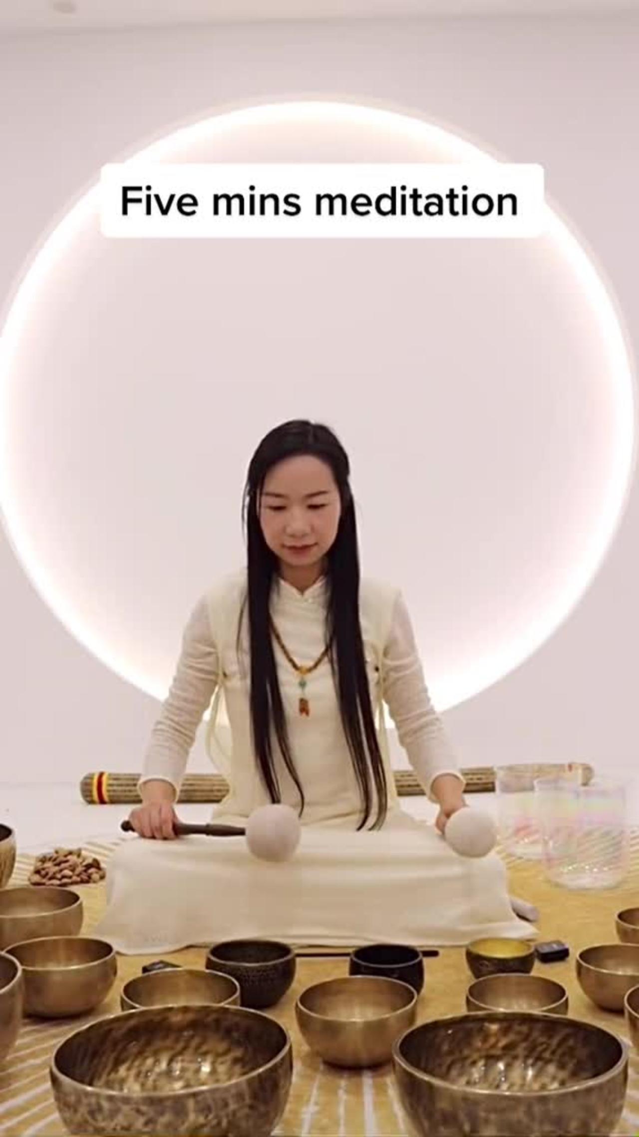 If you don’t sleep well,try this five-minute meditation!#meditation #singingbowls