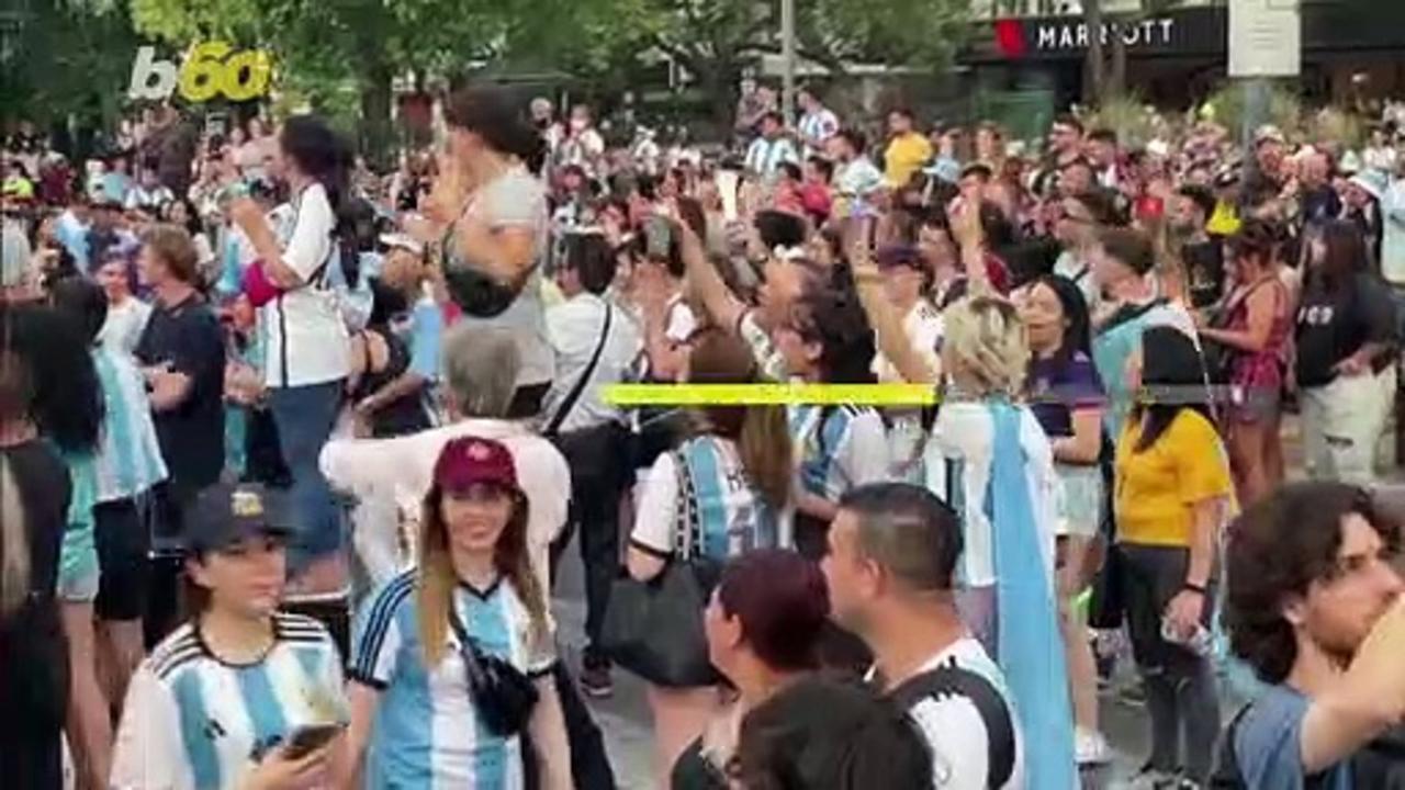 Crowds Go Wild in Buenos Aires Celebrating Argentina’s World Cup Semi-final Victory Over Croatia