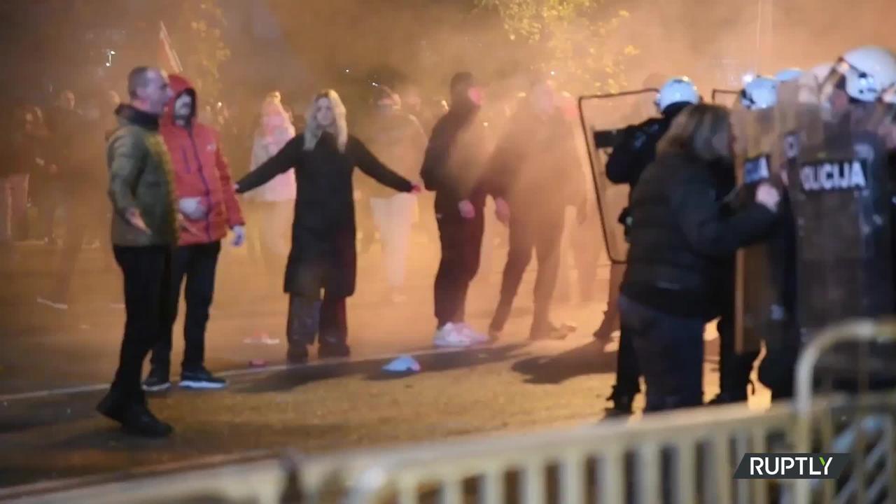 Montenegro: Protesters clash with police at anti-govt rally in Podgorica - 12.12.2022