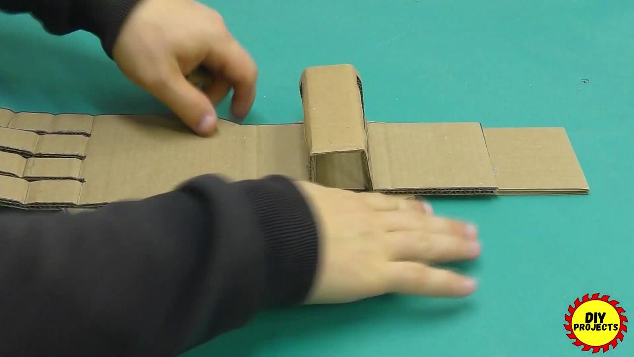 Do-it-yourself cyborg from cardboard ! Diy Robot