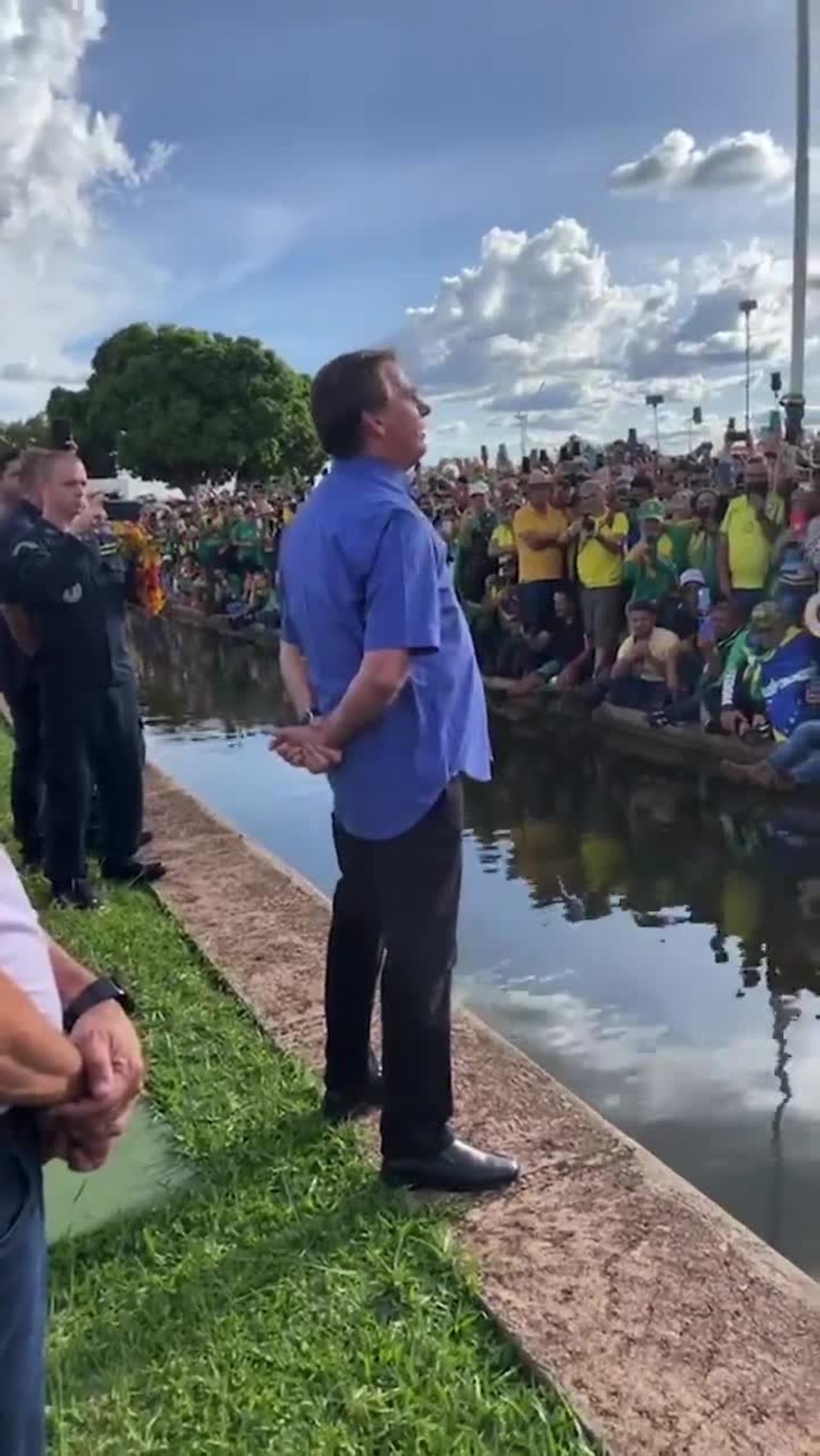 Bolsonaro quera o sliêncio