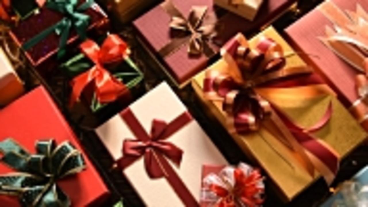 5 Tips for Wrapping Christmas Presents