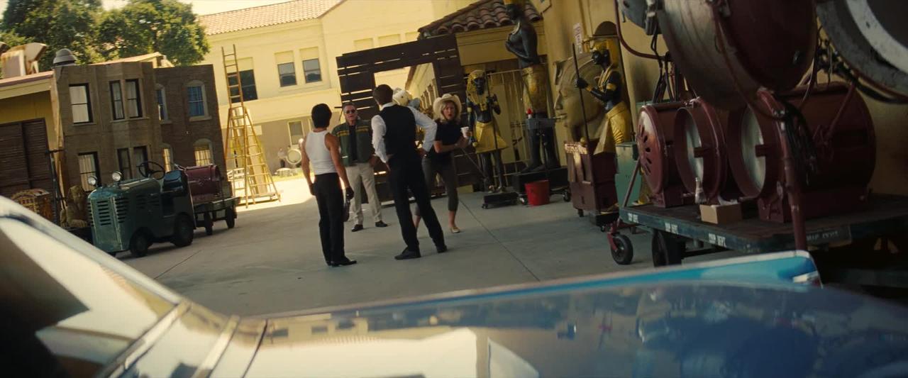 Once upon a time in Hollywood (2019) - Nobody beat the shit out of Bruce.
