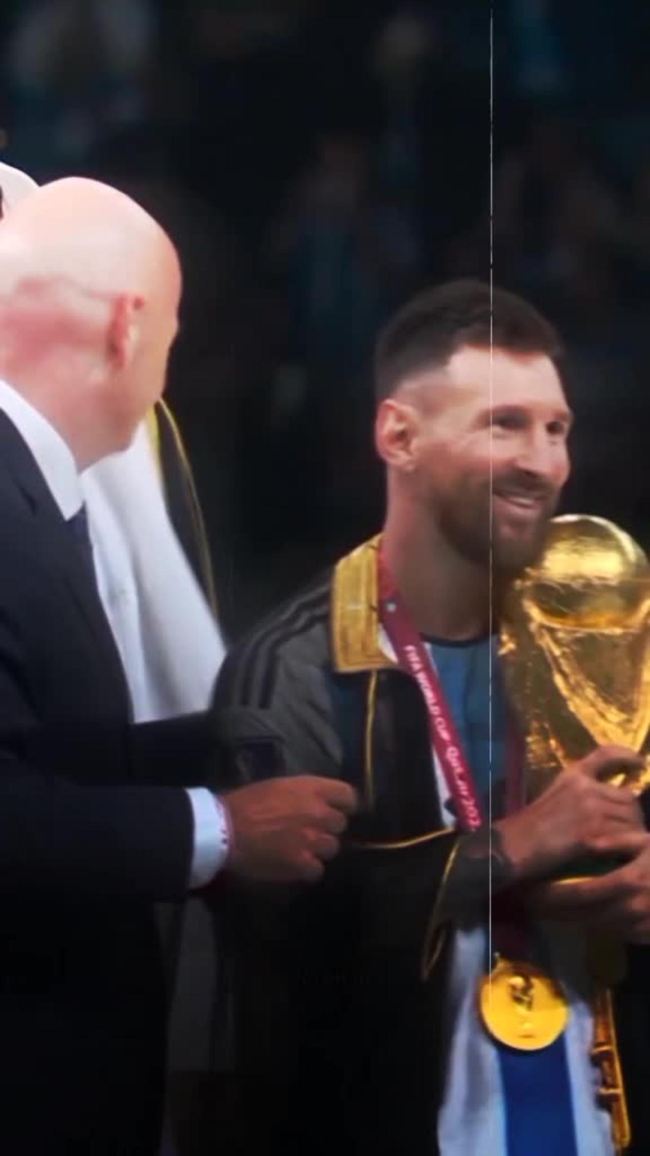 Lionel Messi lifting worldcup trophy 🏆
